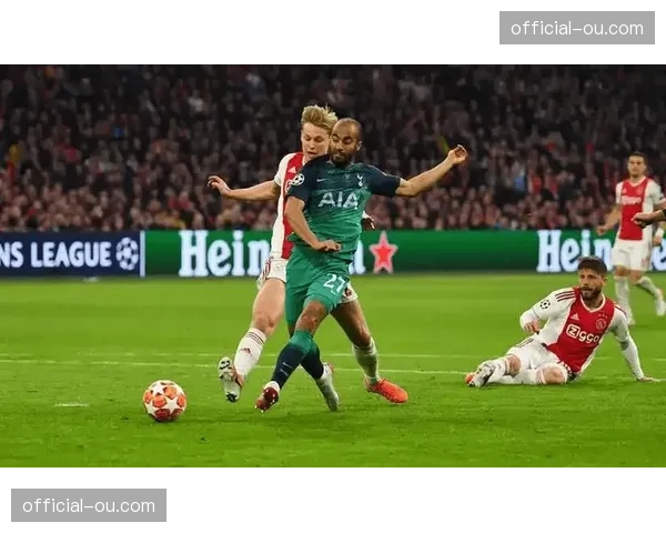 伯恩利vs卢顿保级六分战实时：半场双方1-1战平