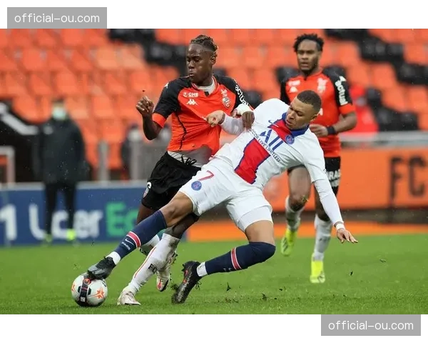 实时：里尔主场对阵朗斯，加拿大前锋戴维开场闪击破门